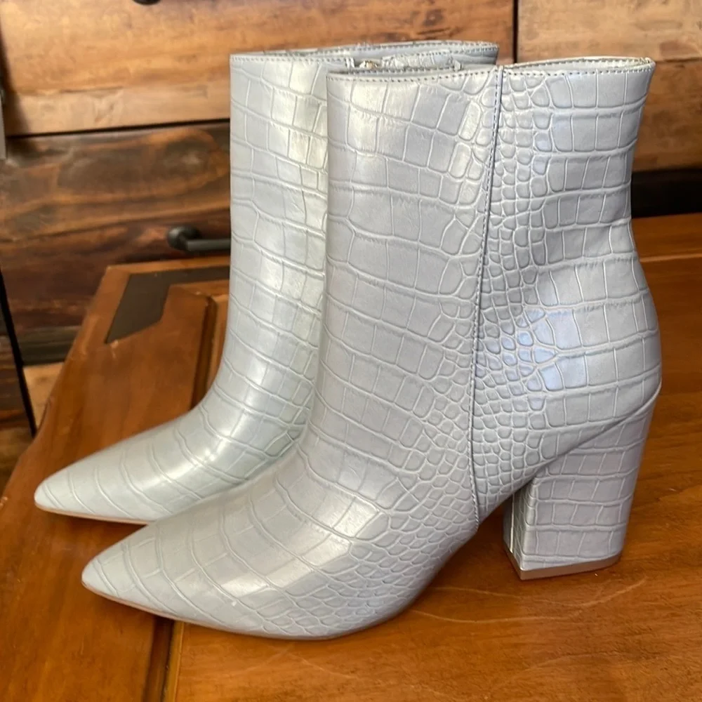 Nine West NWT Booties Size 8